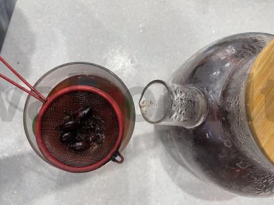 Autorinis arbata su uogomis ir vyšnių lapais Žingsnis 5