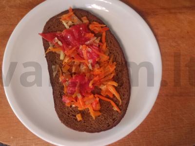 Keptuvė su marinuotais pomidorais pagrindine nuotrauka