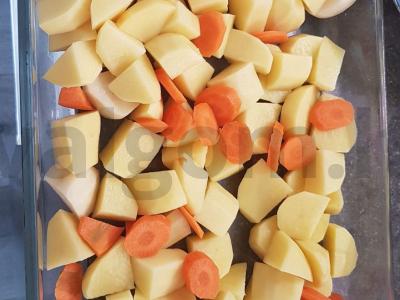 Indėnų filė, kepta orkaitėje su bulvėmis ir morkomis Žingsnis 3