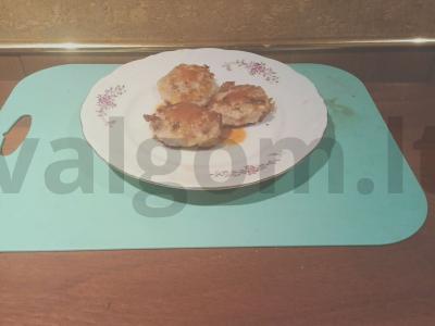 Kotletai, troškinti pomidorų sultyse Žingsnis 2