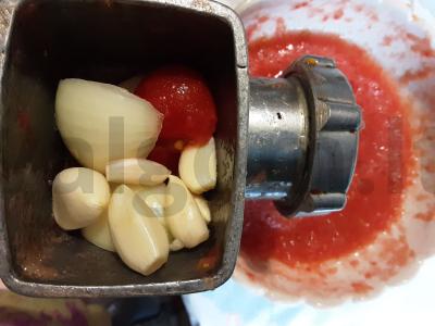 Konservuotas česnakinis kečupas Žingsnis 1