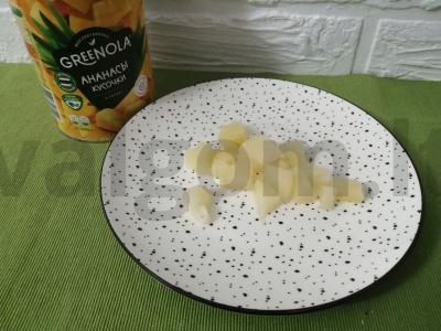 Vaisių salotos su konservuotais ananasais Žingsnis 1