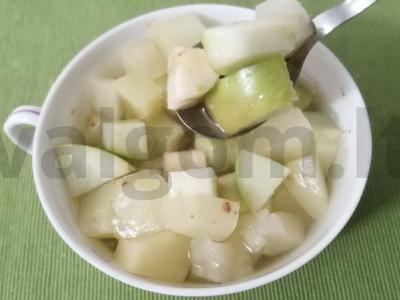 Vaisių salotos su konservuotais ananasais pagrindine nuotrauka