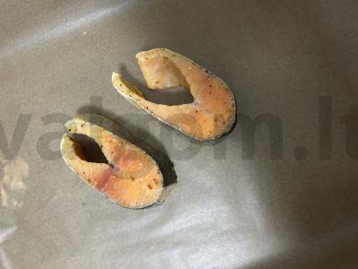 Lašišos steikas su grietinėlės ir ikrų padažu Žingsnis 3