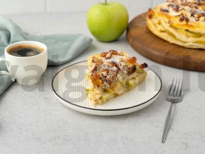 Sluoksniuota šarlotė pagrindine nuotrauka