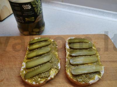 Sumuštiniai su pesto ir marinuotais agurkais Žingsnis 3