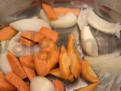 Žirnių sriuba su lauro lapu ir vištienos krūtinėle Žingsnis 1