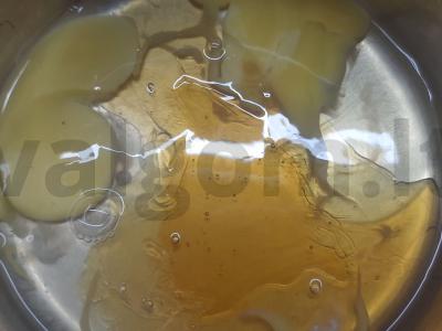 Manų pyragas su medumi ir razinomis Žingsnis 1