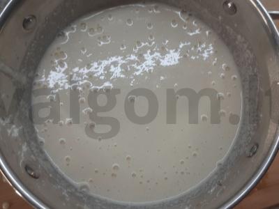 Manų pyragas su medumi ir razinomis Žingsnis 3