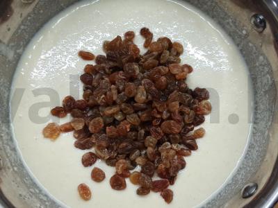 Manų pyragas su medumi ir razinomis Žingsnis 4