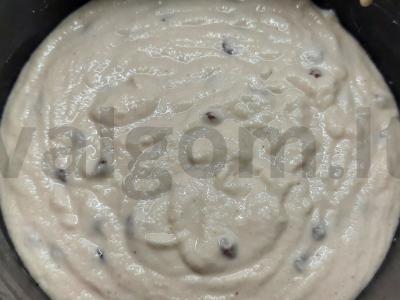 Manų pyragas su medumi ir razinomis Žingsnis 5