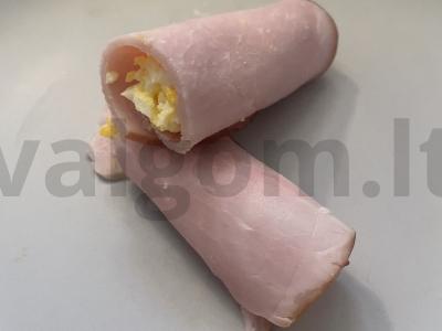 Aštrūs karbonaado ritinėliai su kiaušiniu pagrindine nuotrauka