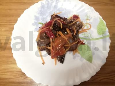 Korejiškai paruošti medžių grybai pagrindine nuotrauka