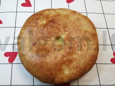 Osetinų pyragas su bulvėmis ir svogūnais pagrindine nuotrauka