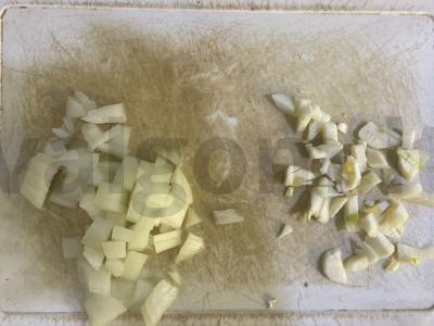 Midijos, keptos grietinėlės-česnako padaže po sūriu Žingsnis 1