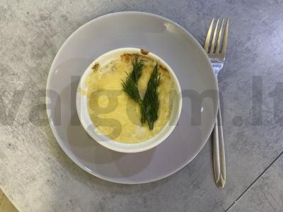 Midijos, keptos grietinėlės-česnako padaže po sūriu pagrindine nuotrauka