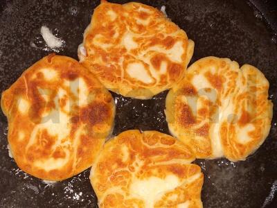 Sūrio blynai „Purūs“ iš grikių miltų Žingsnis 4