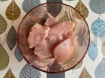 Vištienos kotletai su sūriu, suvynioti į šoninę Žingsnis 1