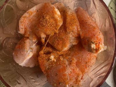 Vištienos kotletai su sūriu, suvynioti į šoninę Žingsnis 3