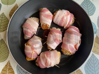 Vištienos kotletai su sūriu, suvynioti į šoninę Žingsnis 7