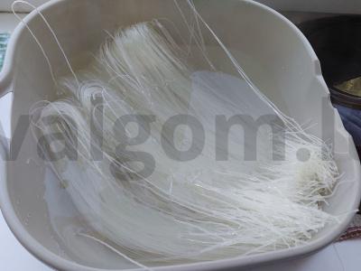 Funchosa su krevetėmis ir daržovėmis Žingsnis 3