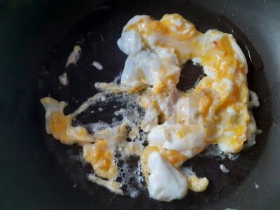 Ryžiai su kiaušiniu azijietišku stiliumi Žingsnis 2