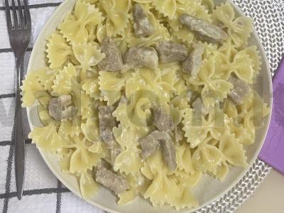 Farfalle makaronai su kiauliena ir grietinėlės-sūrio padažu Žingsnis 6