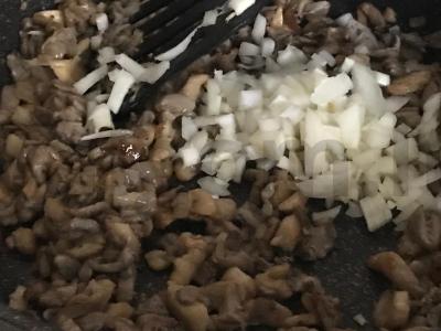 Bulvės su grybais ir vištiena orkaitėje Žingsnis 3