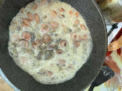 Makaronai su grybais, sūriu ir dešrelėmis Žingsnis 3