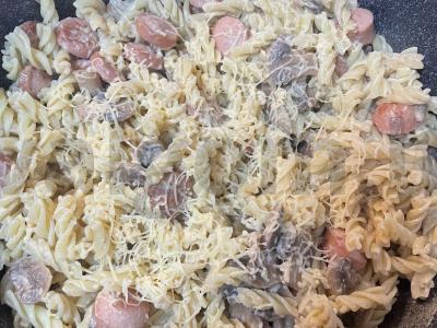 Makaronai su grybais, sūriu ir dešrelėmis Žingsnis 6