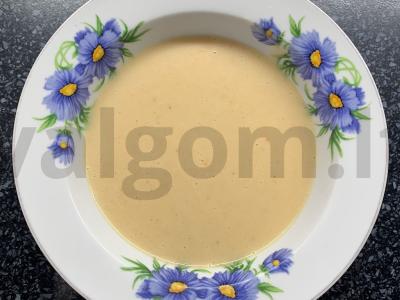 Sriuba-pyragas su kiauliena, perliniu miežiu ir lydytu sūriu pagrindine nuotrauka