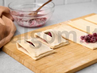 Šalti vyniotiniai su vyšniomis iš šaldytų uogų Žingsnis 3