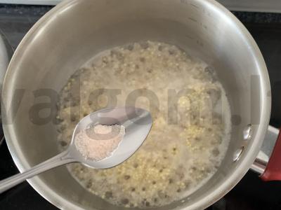 Perlinių kruopų ir sorų košė su Himalajų druska ir šonine. Žingsnis 5