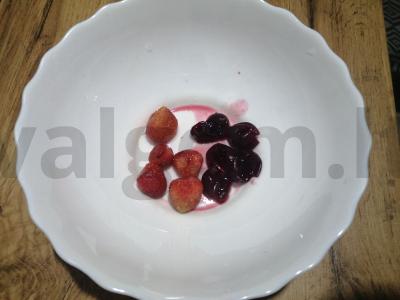 Uogų tyrė su sultimis Žingsnis 2