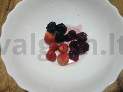 Uogų tyrė su sultimis Žingsnis 3