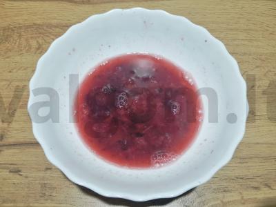 Uogų tyrė su sultimis Žingsnis 6