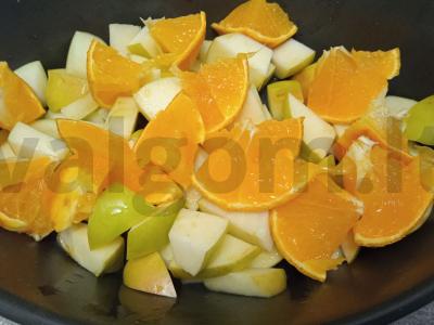 Anties šlaunelės su obuoliu, apelsinu ir džiovintais vaisiais Žingsnis 2