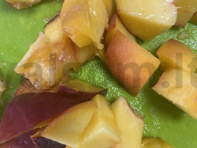 Avižinė košė su pienu, persikais ir kriaušėmis Žingsnis 1