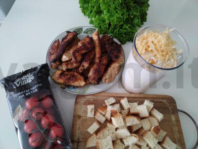 Cezario salotas su vištiena Žingsnis 1