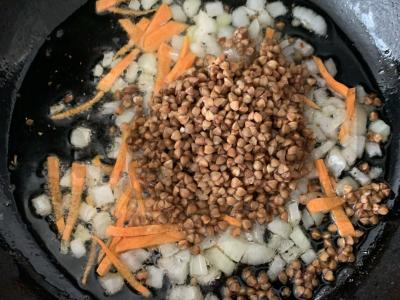 Sriuba su kiaulienos šonkauliais ir grikių koše pietums Žingsnis 4