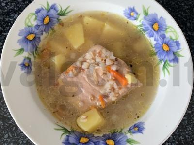 Sriuba su kiaulienos šonkauliais ir grikių koše pietums pagrindine nuotrauka