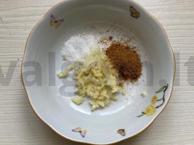 Marinuota kiaulienos krūtinėlė, kepta orkaitėje Žingsnis 4