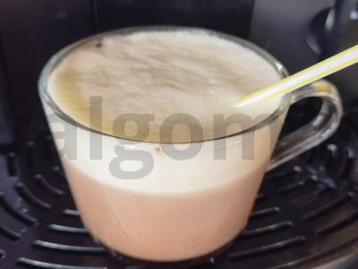 Kakava su sojų pienu ir puria puta pagrindine nuotrauka