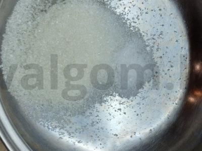 Dviejų spalvų blynai su pienu ir vandeniu Žingsnis 1