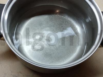 Dviejų spalvų blynai su pienu ir vandeniu Žingsnis 2