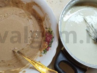 Dviejų spalvų blynai su pienu ir vandeniu Žingsnis 10