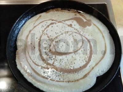 Dviejų spalvų blynai su pienu ir vandeniu Žingsnis 11