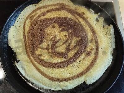 Dviejų spalvų blynai su pienu ir vandeniu Žingsnis 12