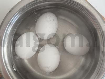 Marinuoti kiaušiniai azijietišku stiliumi Žingsnis 1