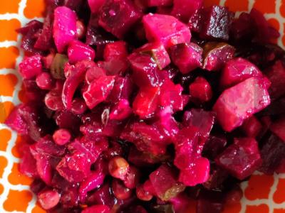 Vinegretas su raudonuoju svogūnu pagrindine nuotrauka